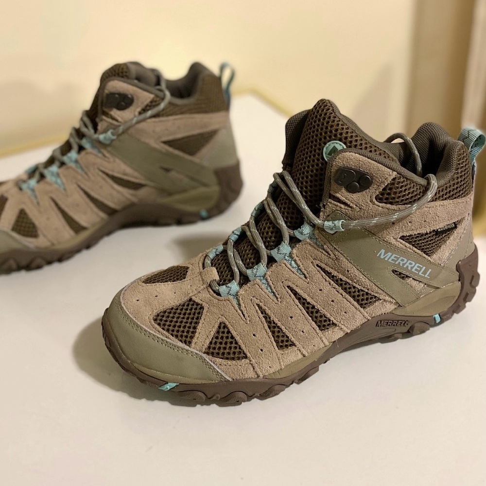 NEW Women’s Merrell Accentor 2 Mid Vent Waterproof Hiking Boots - Size 8.6